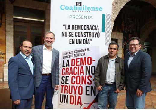 Presentan libro “La democracia no se construyó en un día”