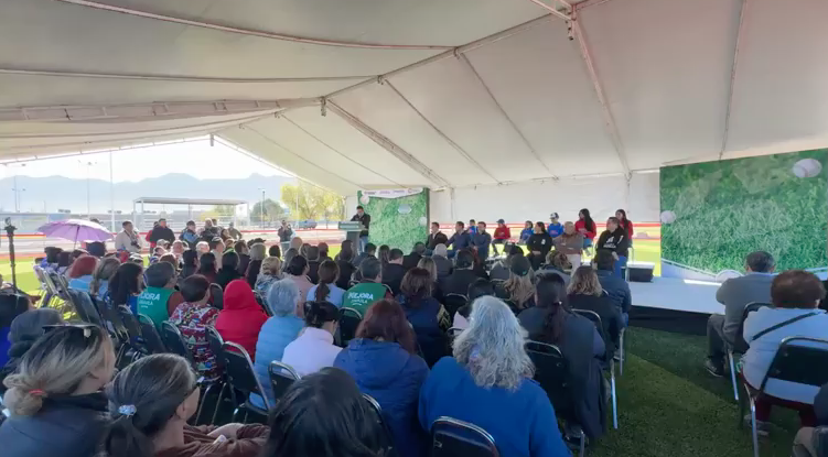 Alcalde Javier Díaz entrega rehabilitación del Campo de Sóftbol en el Parque Jesús Carranza