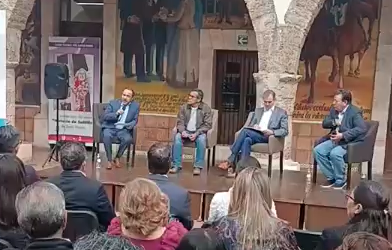 Presentan libro “La Democracia no se Construyó en un día”