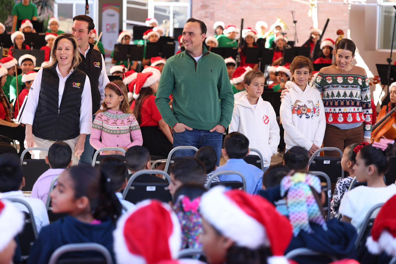 Viven emotiva posada con los niños y niñas de la casa hogar, rosa y azul