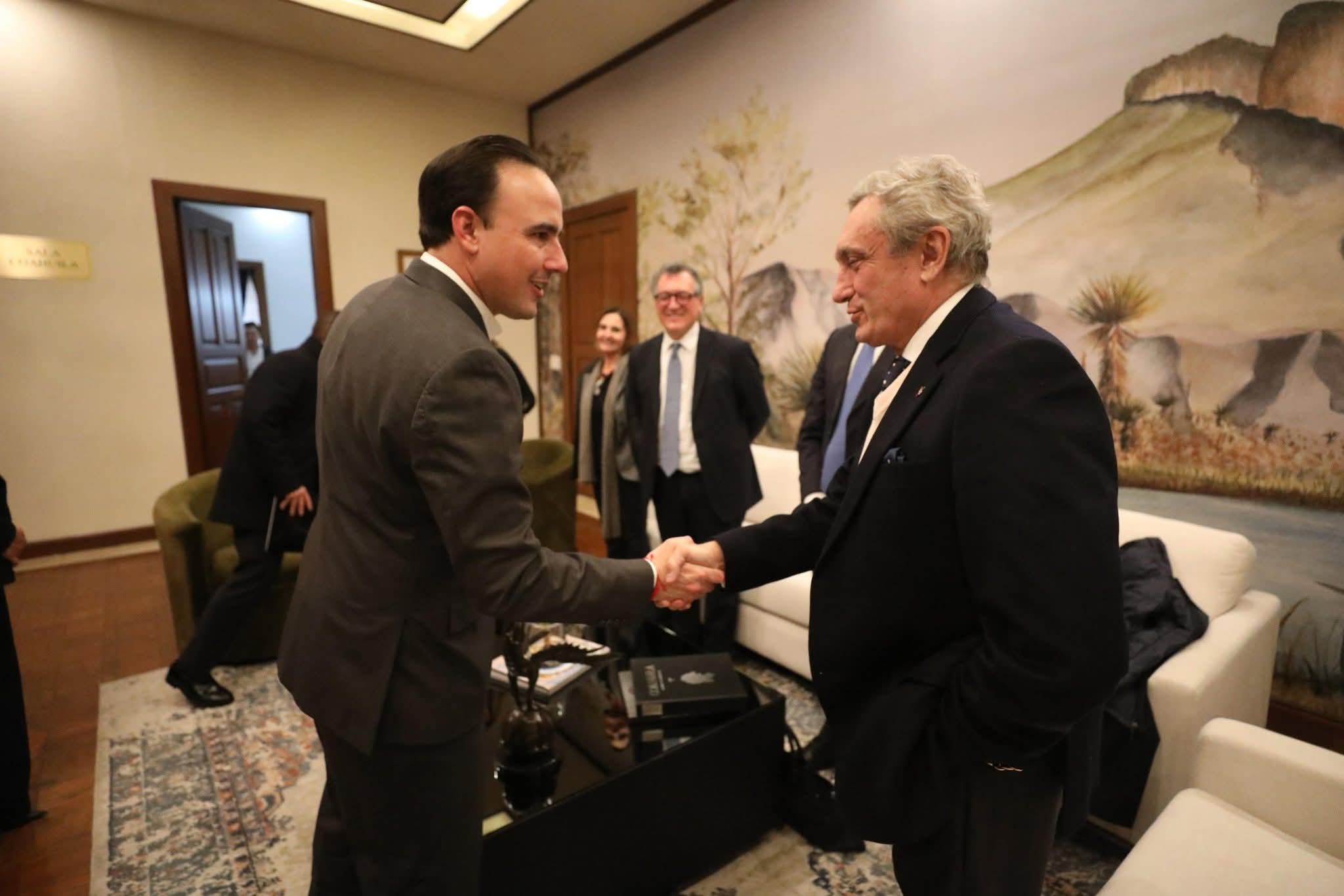 Se reúne Manolo Jiménez con el embajador de Italia