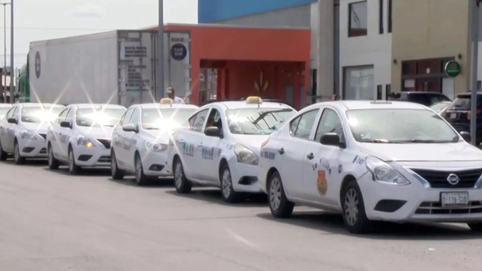 Cuestionan licitación de taxis en PN