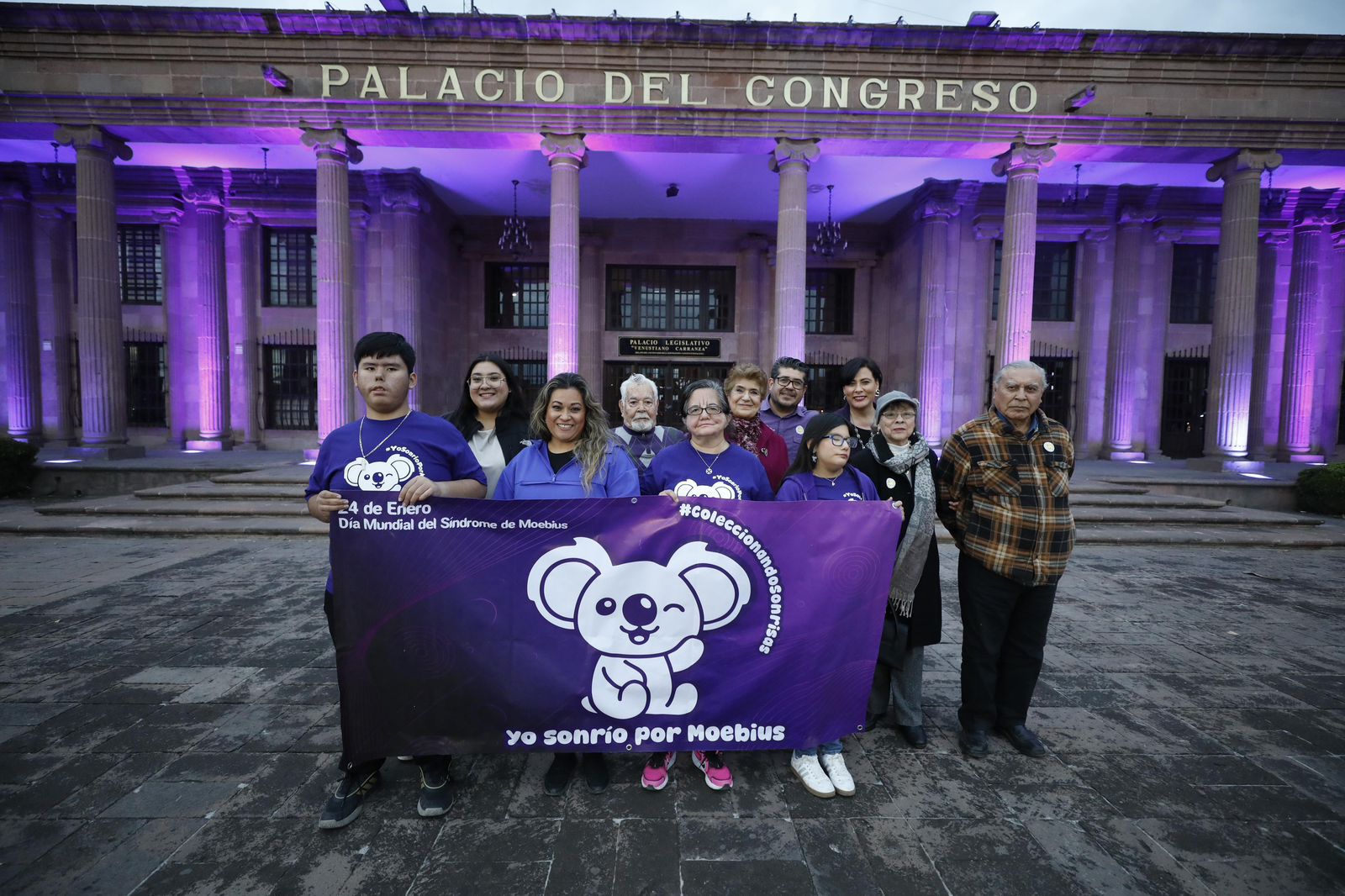 Congreso se ilumina de morado por Moebius