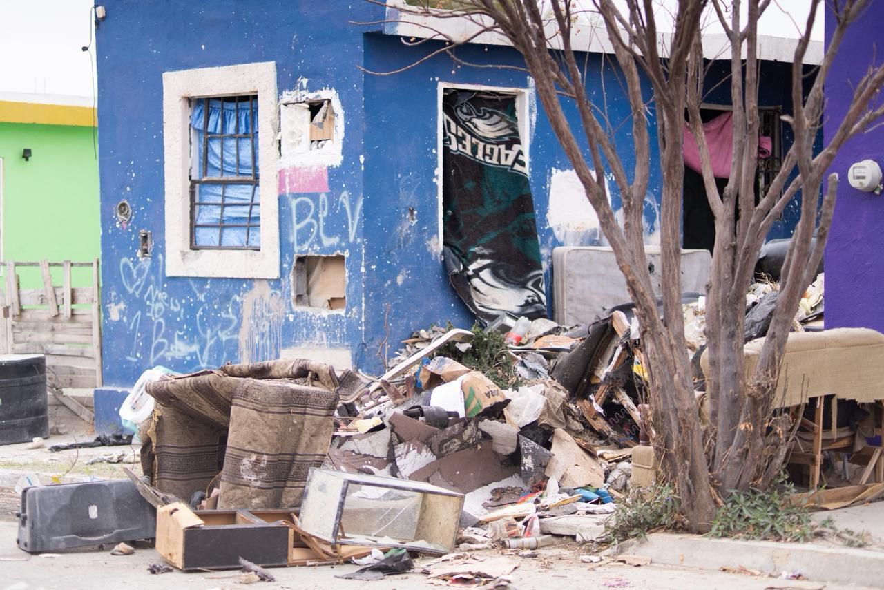 Detectan basureros clandestinos en casas abandonadas de Sabinas