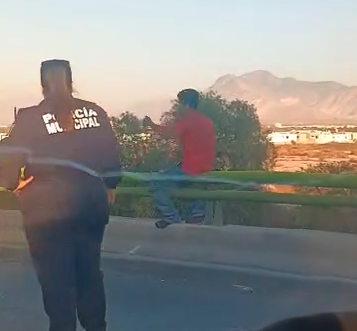 Evitan policías intento de suicidio en puente Colosio–Carranza