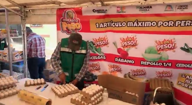 Miles de familias acuden al Mercadito de a Peso en Ramos Arizpe