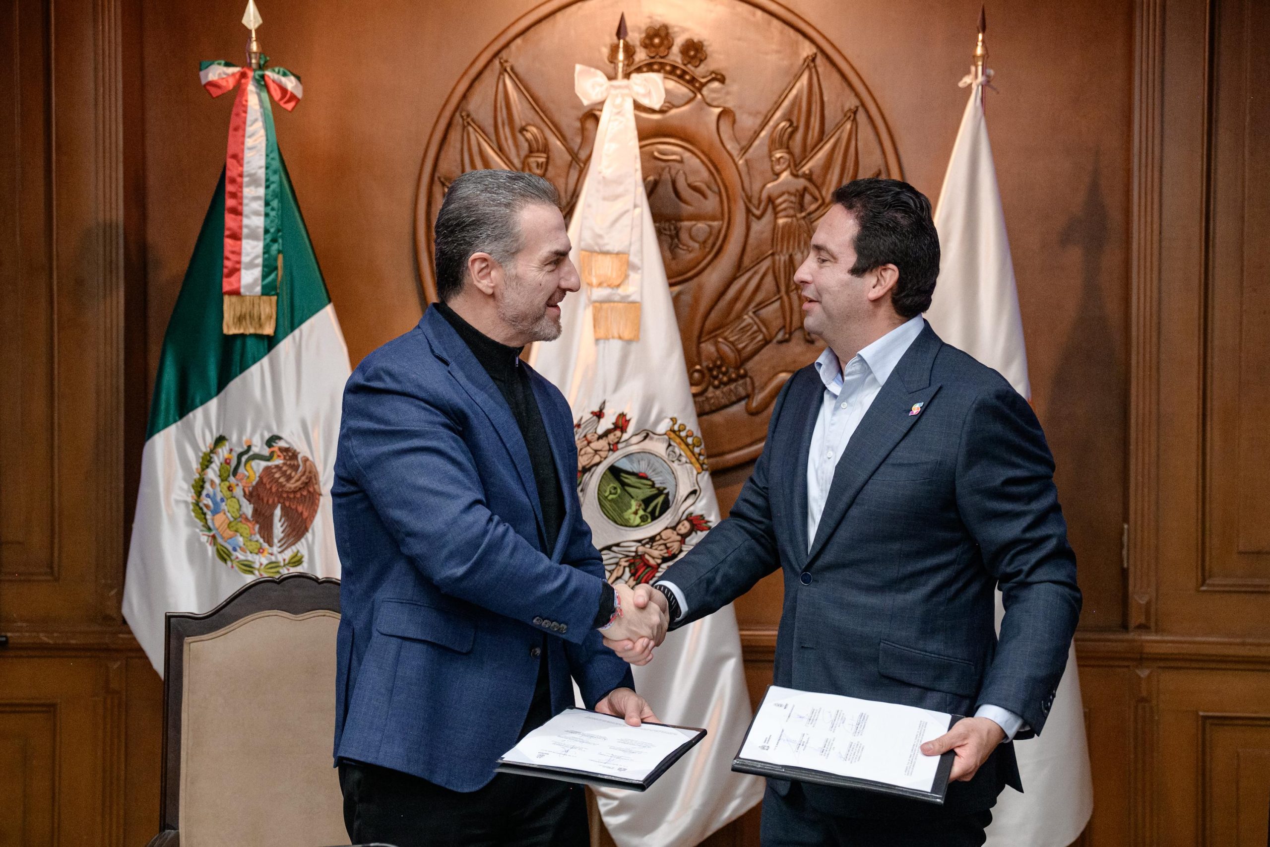 Estrechan Javier Díaz y Adrián de la Garza alianza para el turismo y desarrollo económico