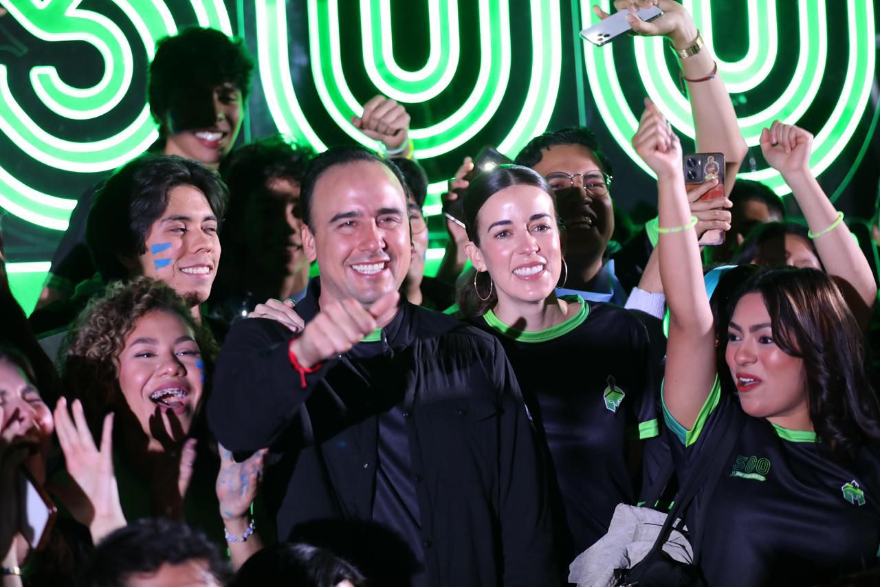 Detona Manolo súper becas universitarias