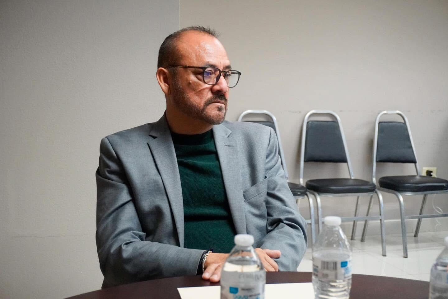 Acusa regidor de Morena a Jacobo por excluirlo de eventos