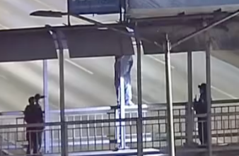 Salvan Policías Municipales de Saltillo a hombre