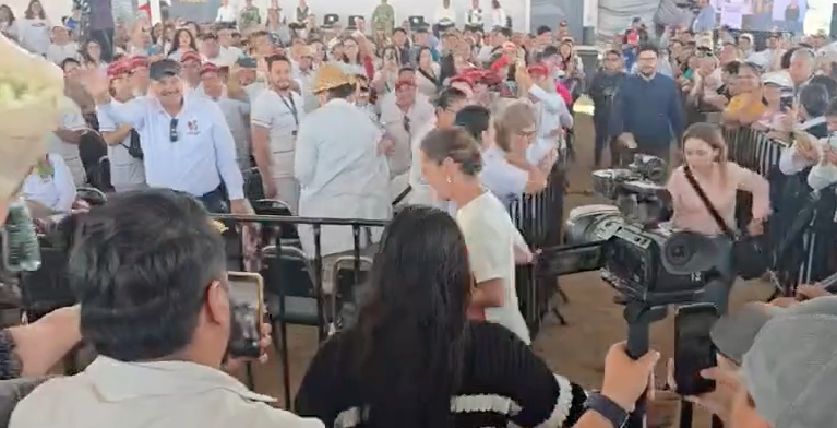 Claudia Sheinbaum atiende a madres buscadoras en Coahuila