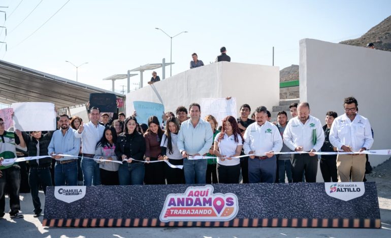 Entrega Javier Díaz parabús en beneficio del Conalep