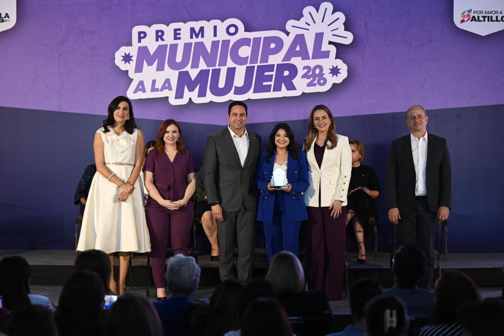 Reconocen Luly y Javier a mujeres destacadas de Saltillo