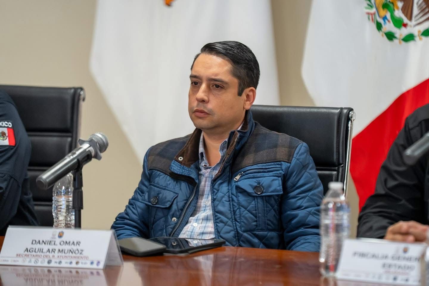 Recula Jacobo; difiere sesión para consejo de Simas