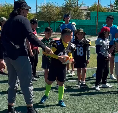 Convive Terrance Williams de Dinos de Saltillo con niñez y juventud