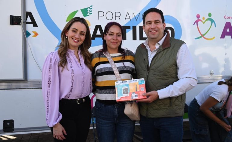 Llevan Javier y Luly Feria de la Mujer al sur de Saltillo