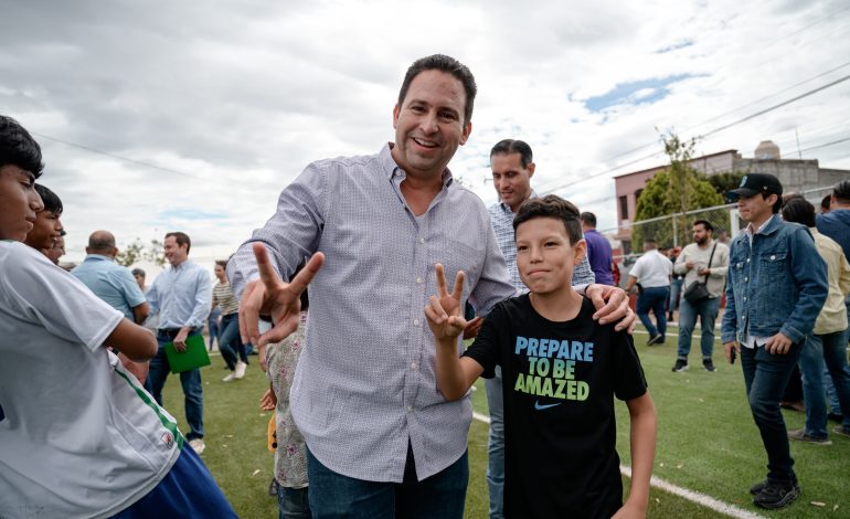 Activa Javier Díaz a los saltillenses en espacios rehabilitados