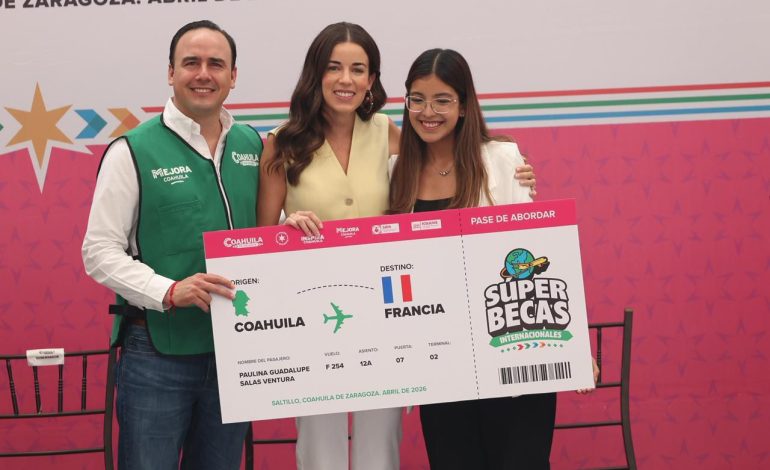 Entrega gobernador Súper Becas a jóvenes por hasta 100 mil pesos