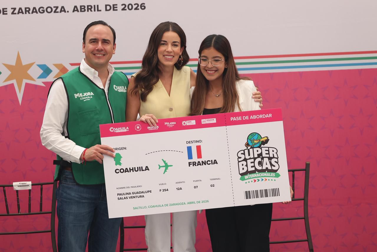 Entrega gobernador Súper Becas a jóvenes por hasta 100 mil pesos