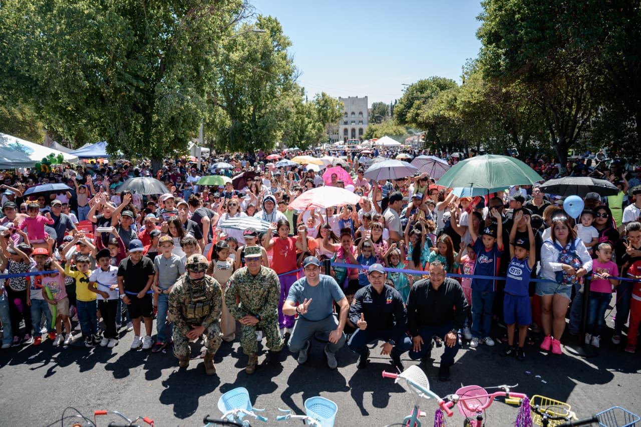 Miles de familias salen a las calles a celebrar a la niñez, la seguridad y la salud