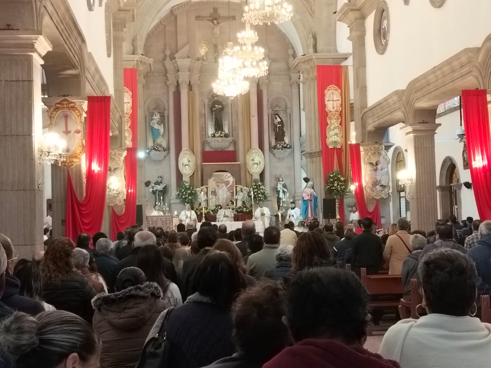 Invita obispo a la sanación personal y comunitaria