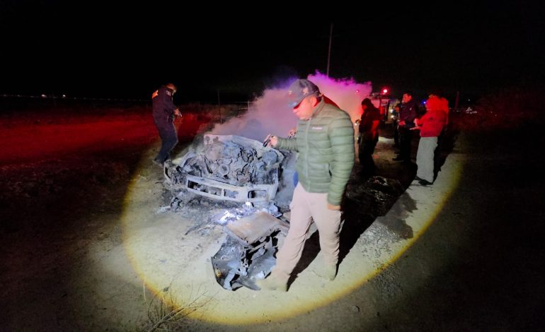 Arrollan y matan a joven; hallan camioneta incendiada