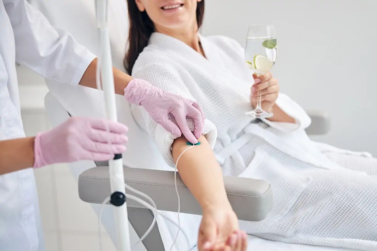 Cierran dos negocios por sueros vitaminados