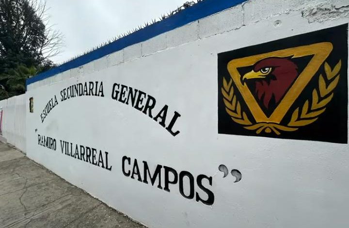 Por riña entre mamás expulsan a alumno y la otra se da de baja