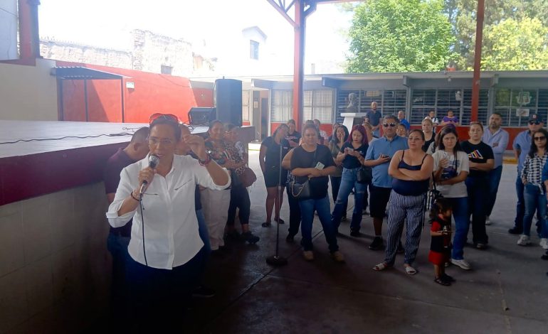 Paterfamilia “vuela” con lo de la graduación