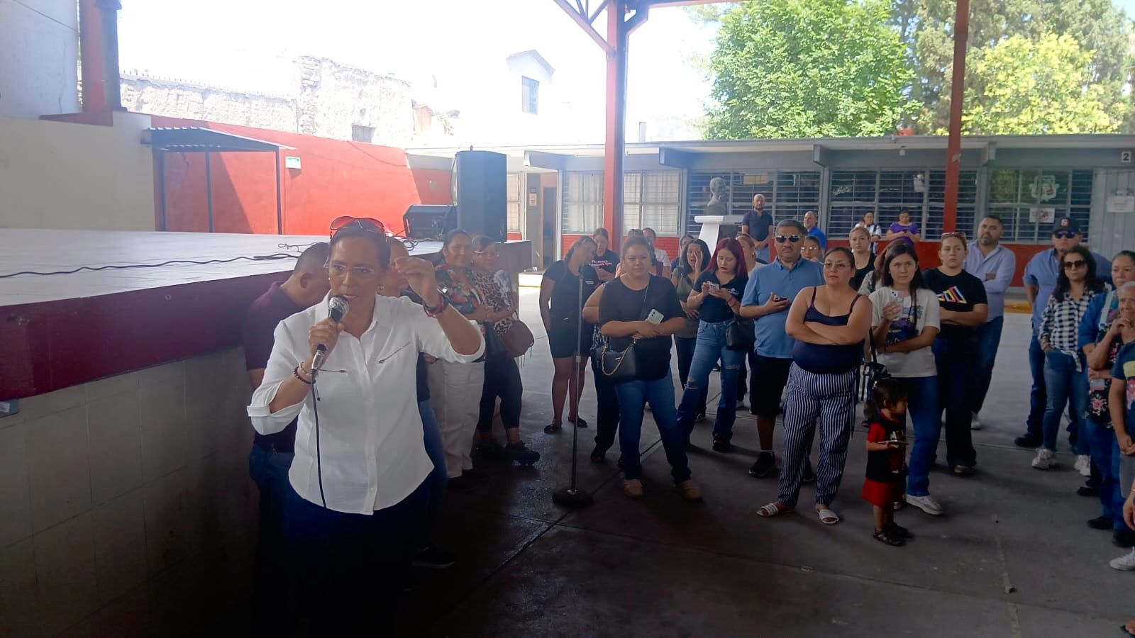 Paterfamilia “vuela” con lo de la graduación