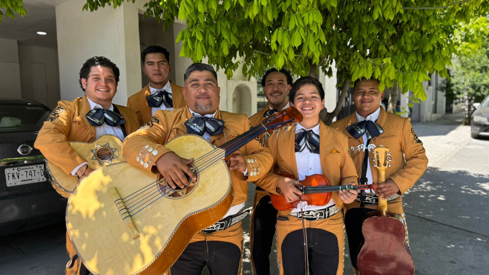 Viven mariachis maratón por Día de las Madres