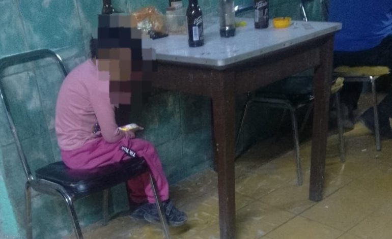 Clausuran cantina por presencia de menor en Parras
