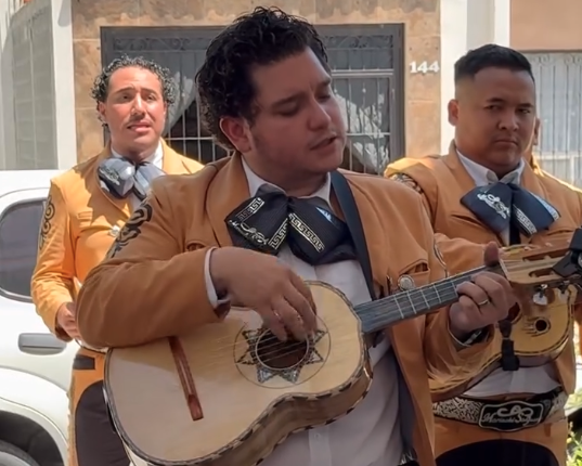 ¡La radio hizo llorar de emoción este 10 de mayo!
