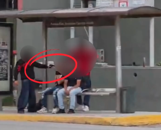 Atiende Comisaría reporte de joven con arma y detiene a 4; era réplica