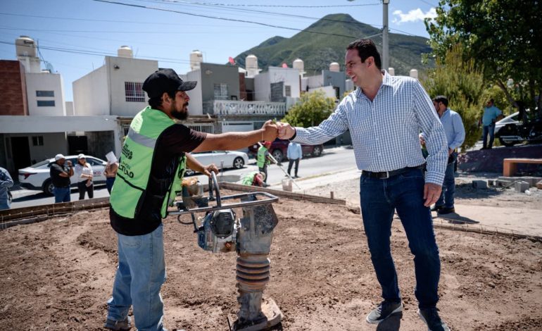 Supervisa Javier Díaz rehabilitación de plaza en Lomas del Refugio