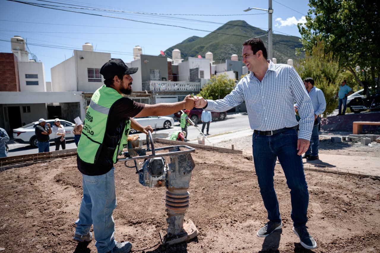 Supervisa Javier Díaz rehabilitación de plaza en Lomas del Refugio