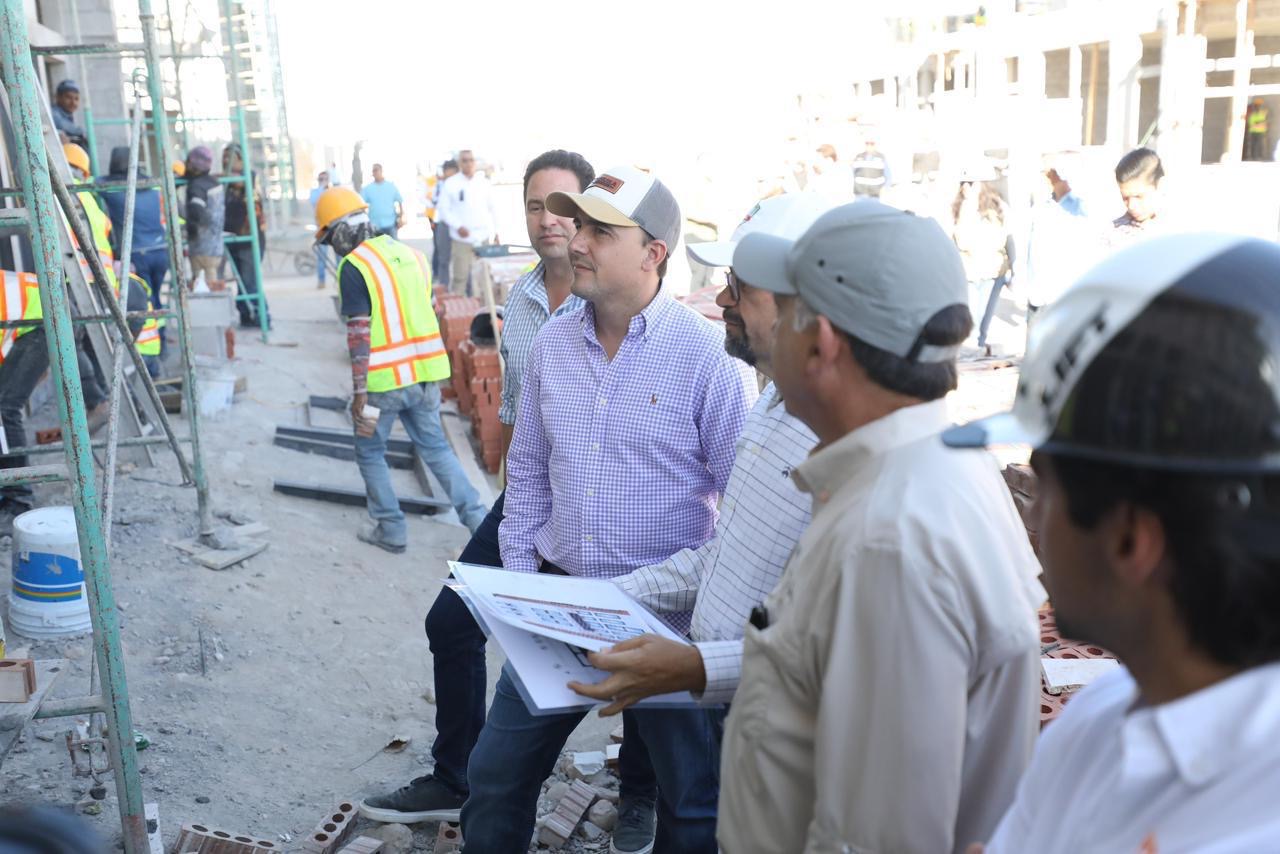 Supervisa Manolo Jiménez trabajos de construcción de la Expo Coahuila