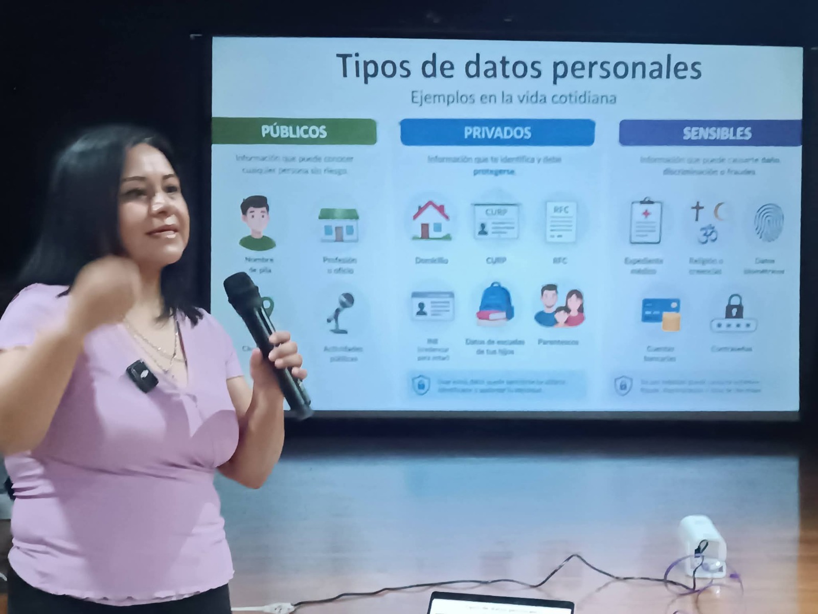 Capacitan en protección digital a periodistas y defensores