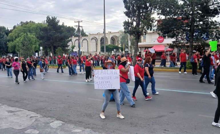 Desquician maestros tráfico en Saltillo