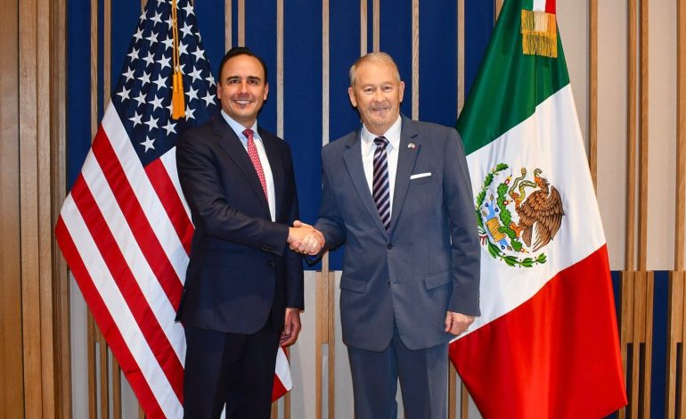 Fortalece Manolo lazos de amistad con embajador de EU