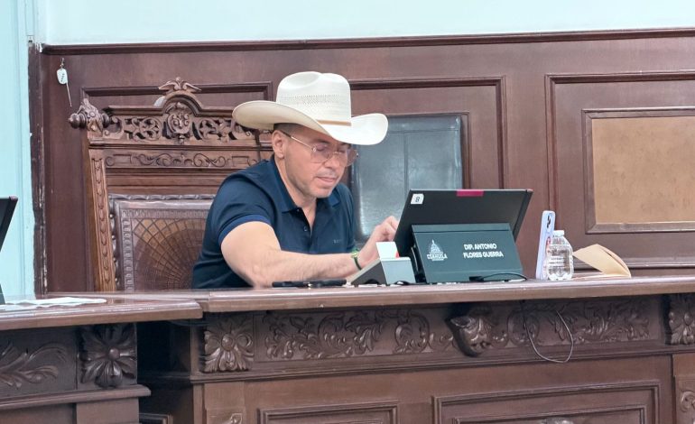 Suspende Congreso a Tony Flores por faltas injustificadas