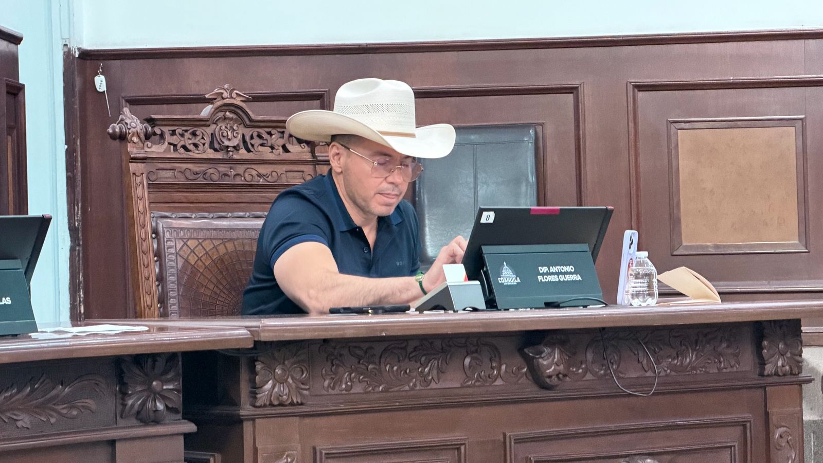 Suspende Congreso a Tony Flores por faltas injustificadas