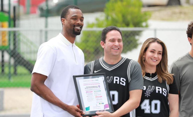 Disfrutan saltillenses las tres  plazas rehabilitadas por Harrison Barnes