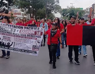 Maestros marchan en Saltillo para exigir pensiones dignas y cambios a la Ley del ISSSTE
