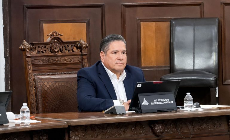 Asume suplente curul de Tony Flores