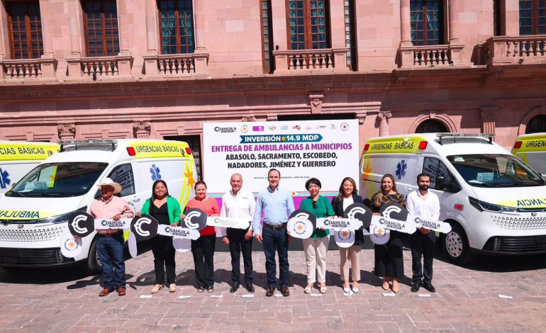 Entrega Manolo Jiménez ambulancias a seis municipios