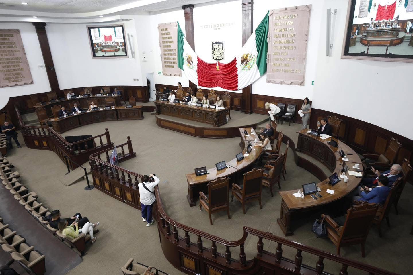 Borran del Congreso al PVEM y PAN