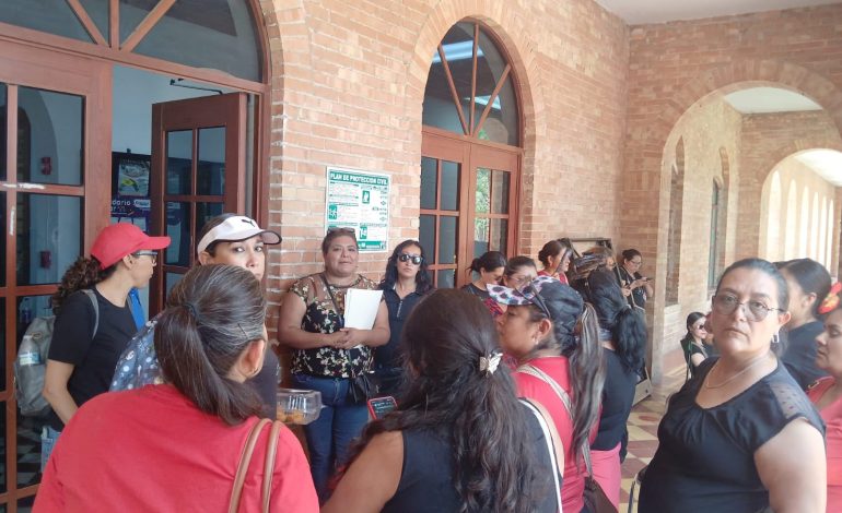 Piden maestros ser escuchados en mesas de negociación