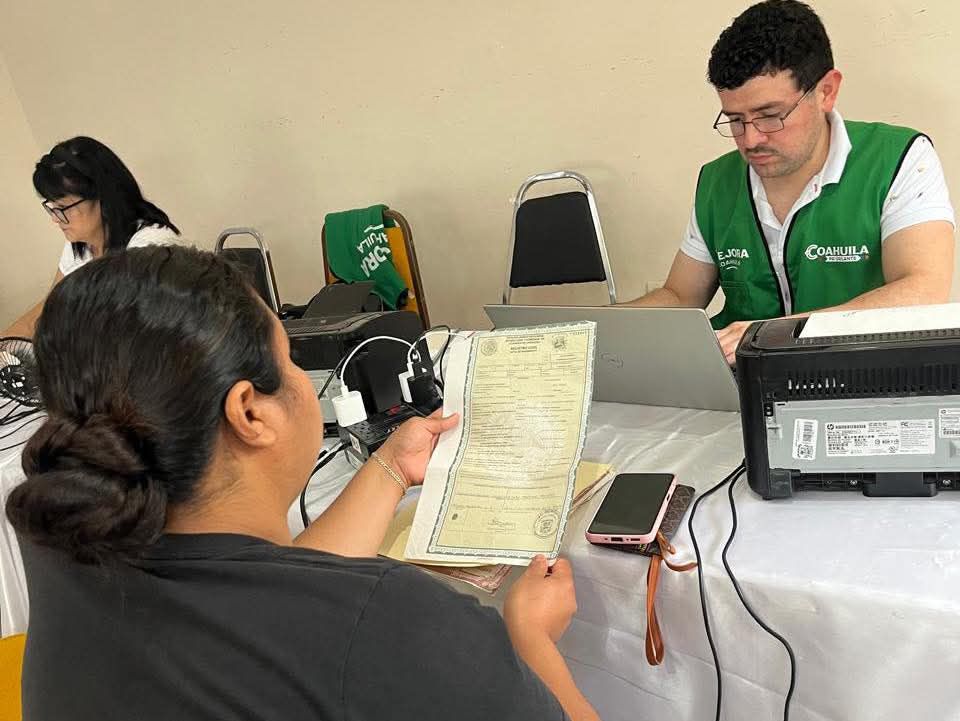 Van 10 mil trámites de CURP biométrica