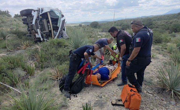 Vuelca autobús; hay 15 lesionados